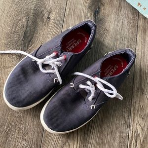 Boys kids size 2M speedy shoes